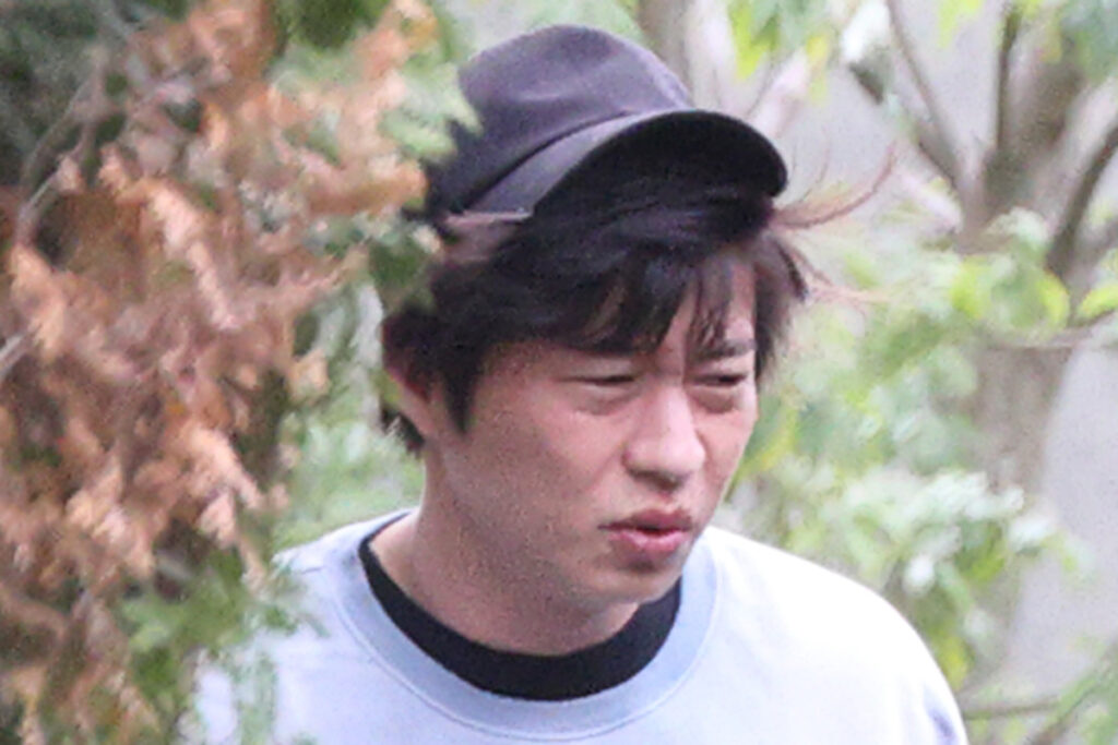 田中圭の複雑な表情
