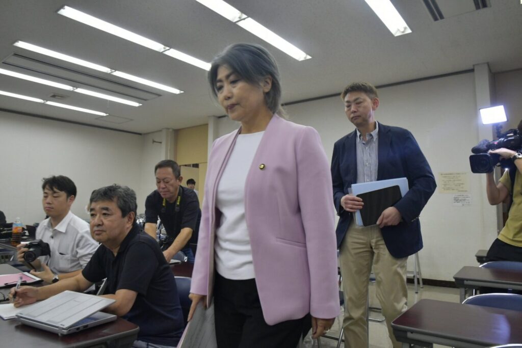 福島弁護士は黙秘権を使用