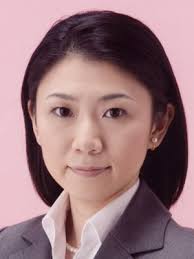 牧島かれんの若い頃